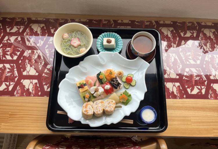 花ちらし御膳（10食限定）